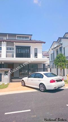 Saffron Hill Denai Alam